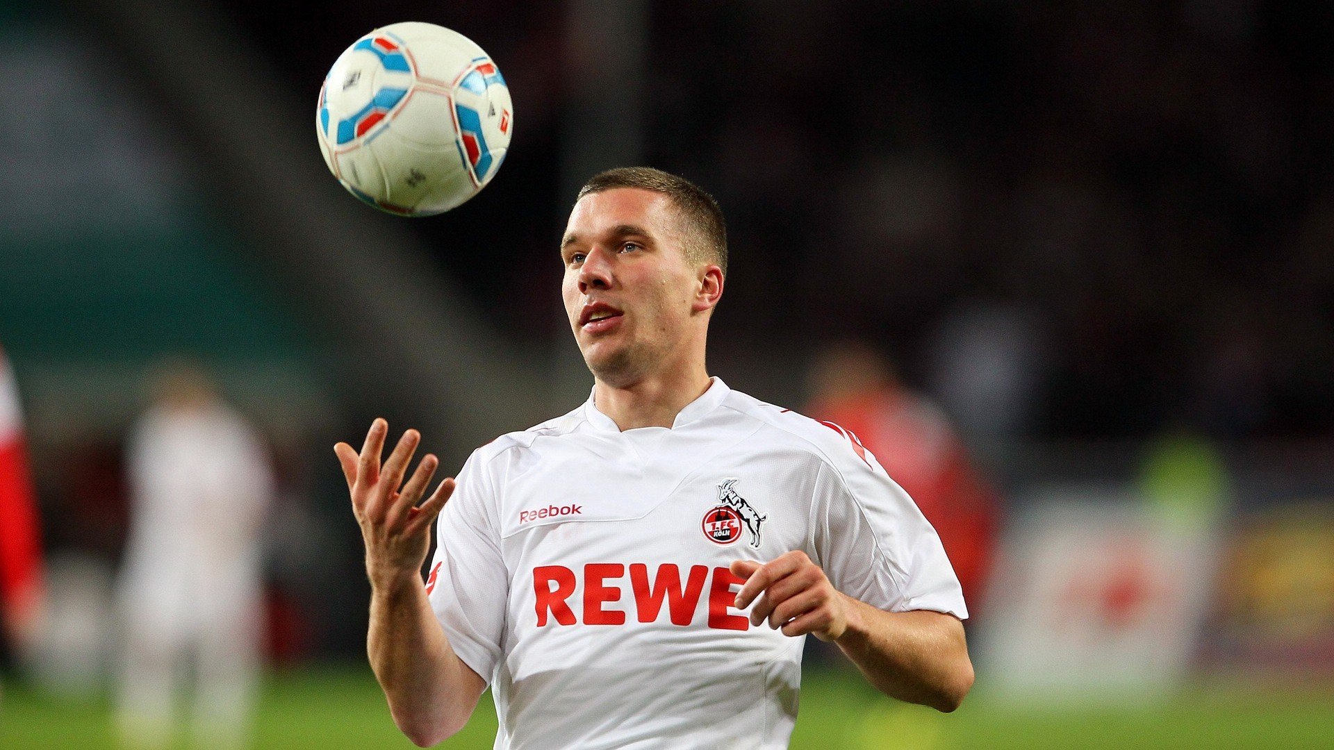 夺冠秘诀：冠军队伍的战术打法与团队精神，冠军争夺