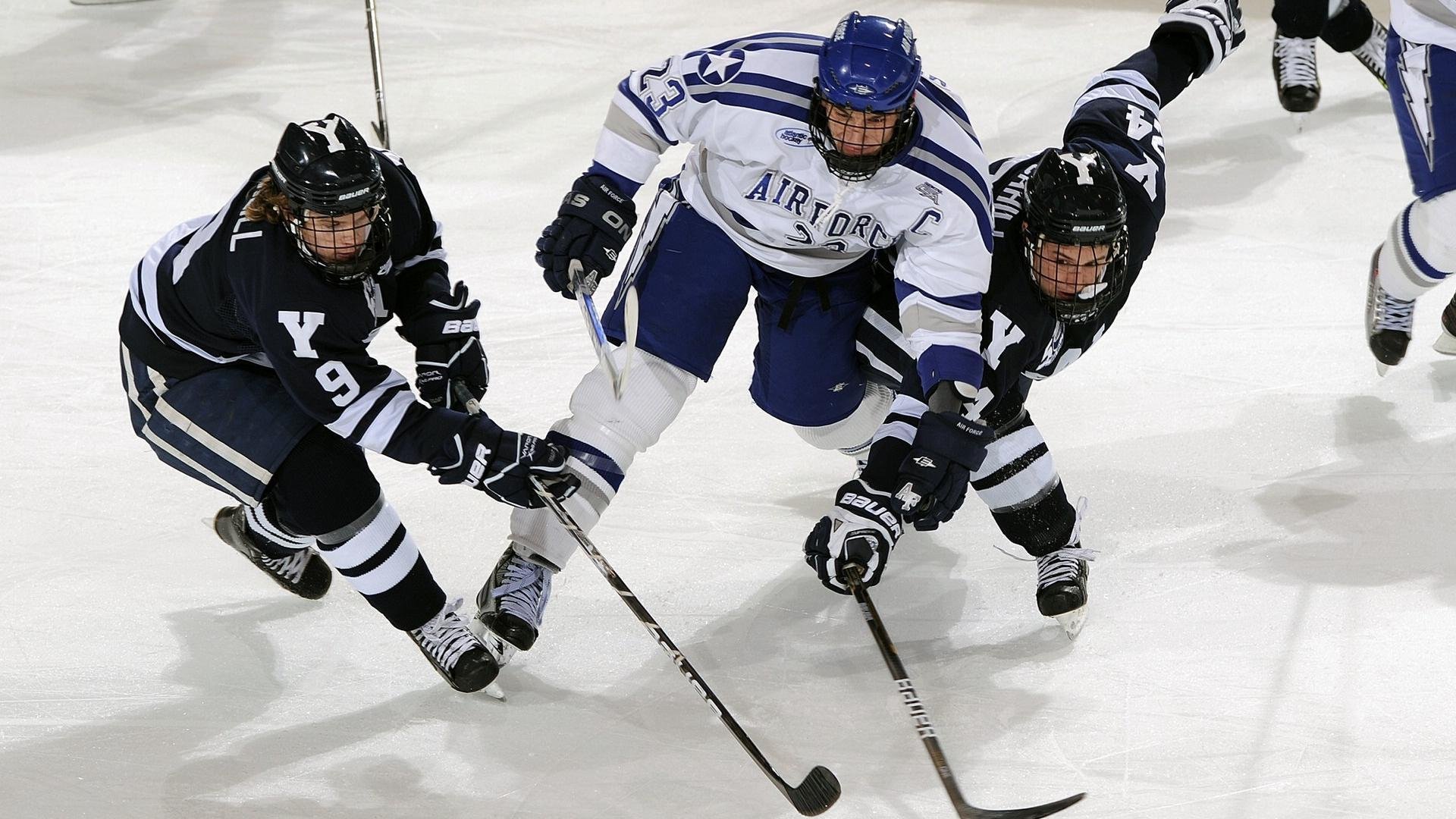 支持女运动员：台球中的性别平等发展，打台球的女运动员